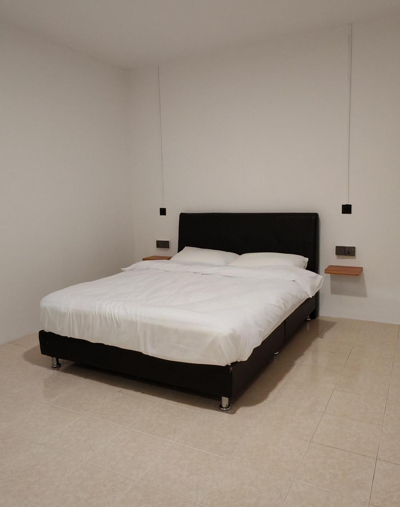 23 Queen Bedroom With Balcony Homestay