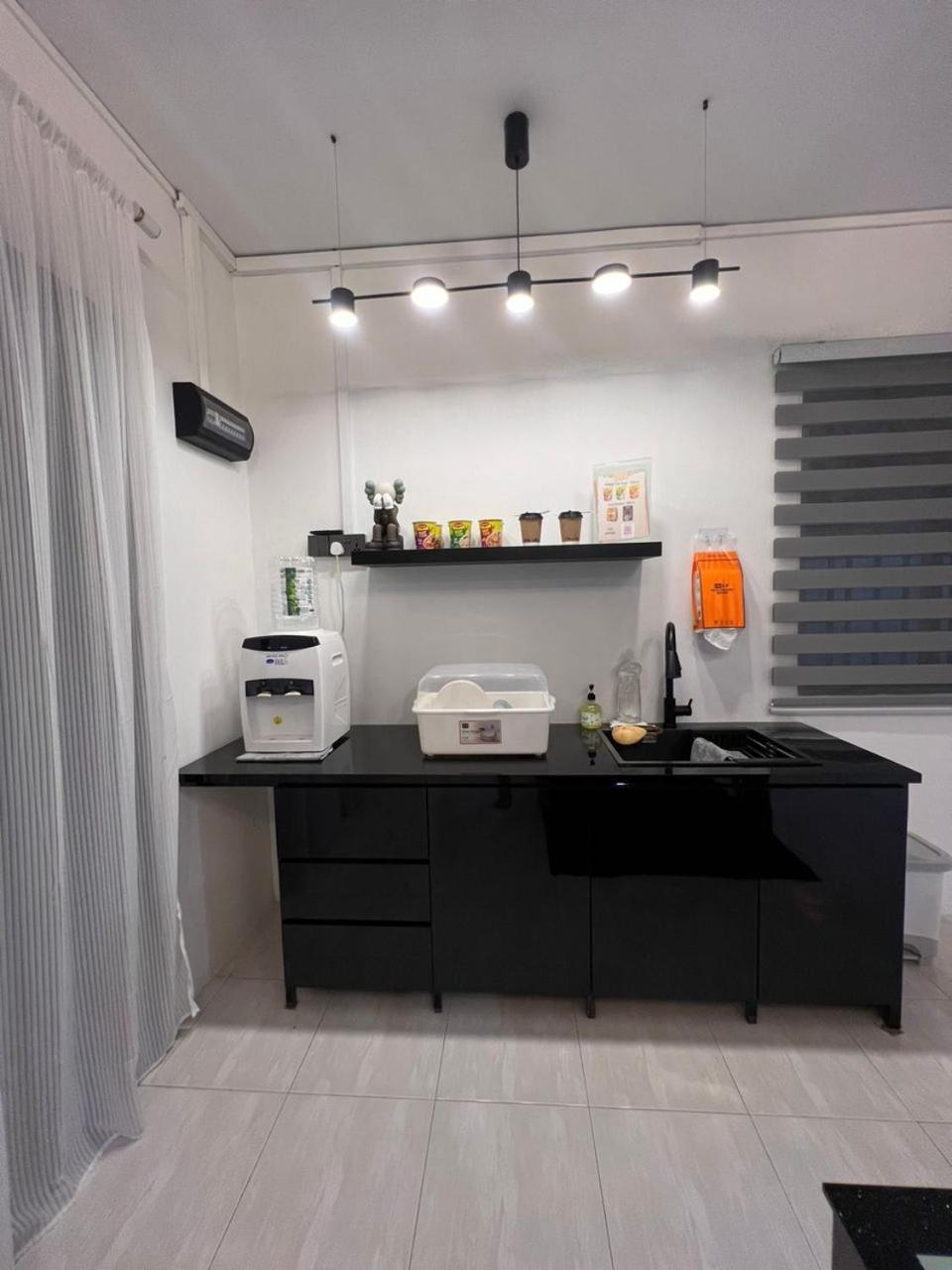 23 Queen Bedroom With Balcony Homestay