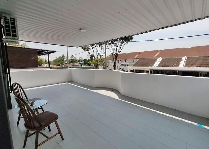 23 Inn Queen Bedroom With Balcony