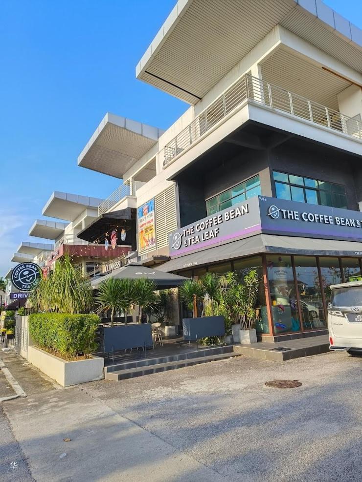 Homestay 23 Queen Bedroom With Balcony *