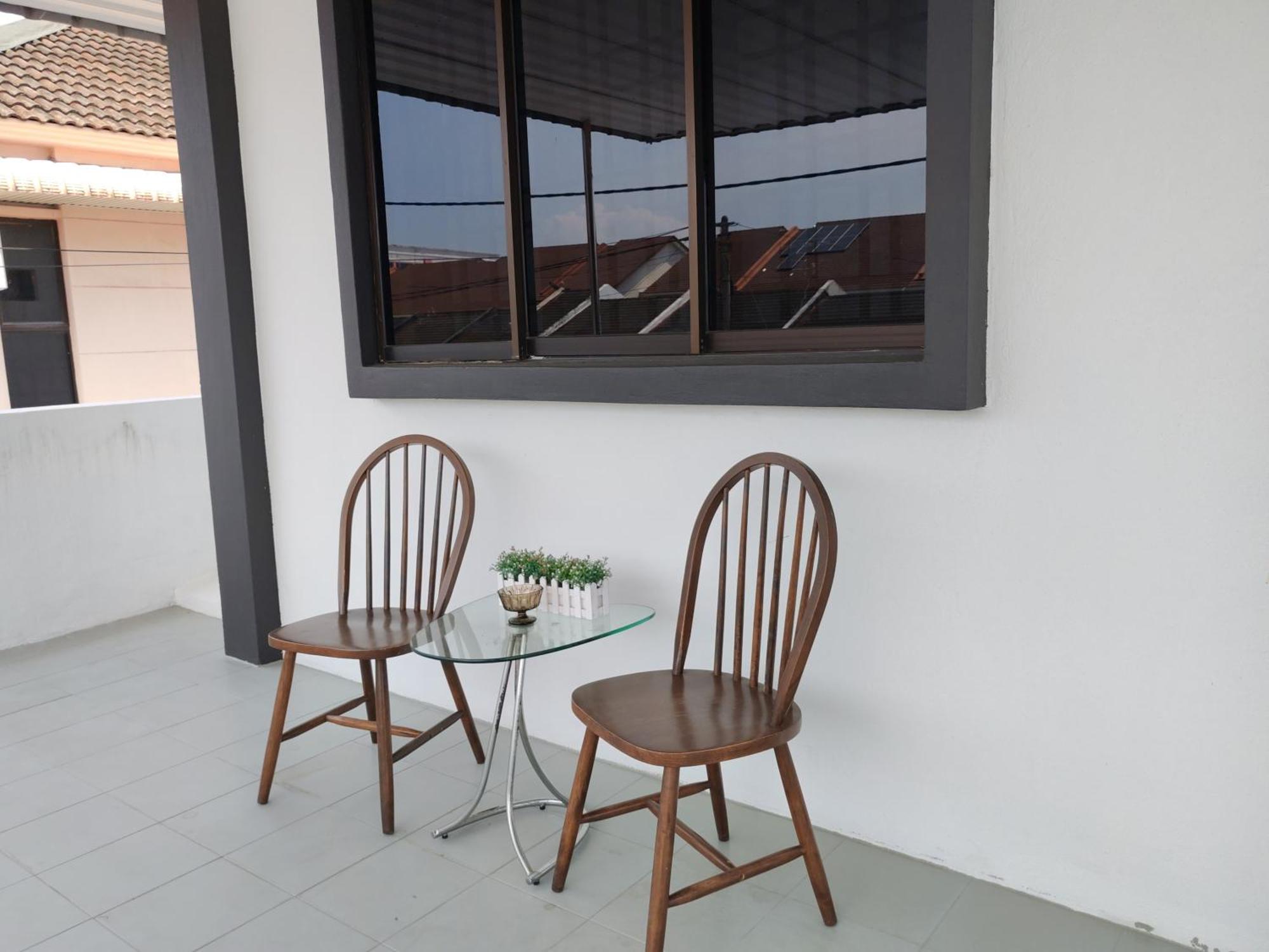 Homestay 23 Queen Bedroom With Balcony *